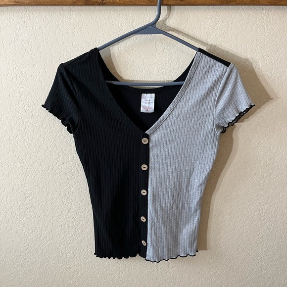 3 Pack Girl Black and Gray Crop Button Down Shirt - Picture 4 of 5